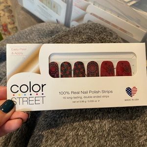 SOLD ON MERC ColorStreet retired bugs n’ kisses